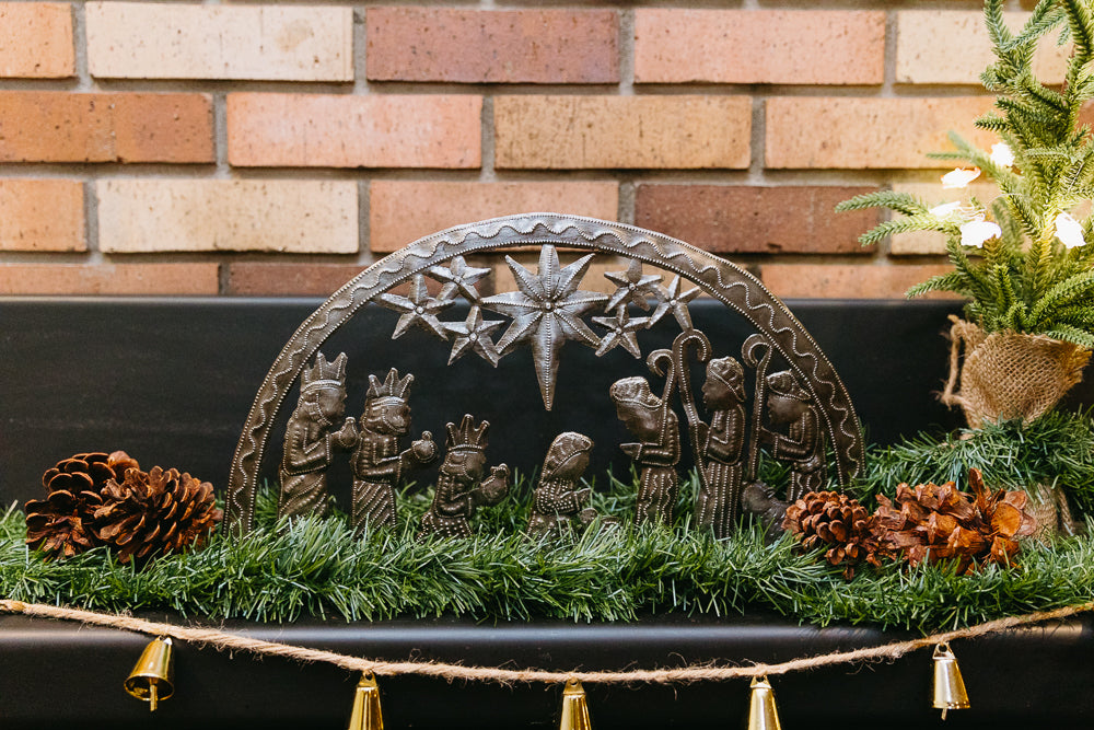 Arched Standing Nativity