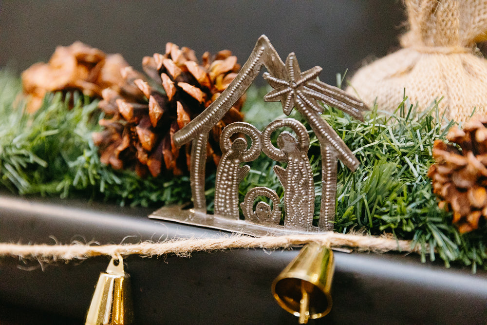 Mini Standing Metal Manger